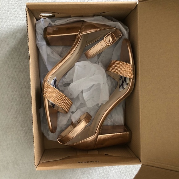 Rose gold high heel sandals - Picture 6 of 9